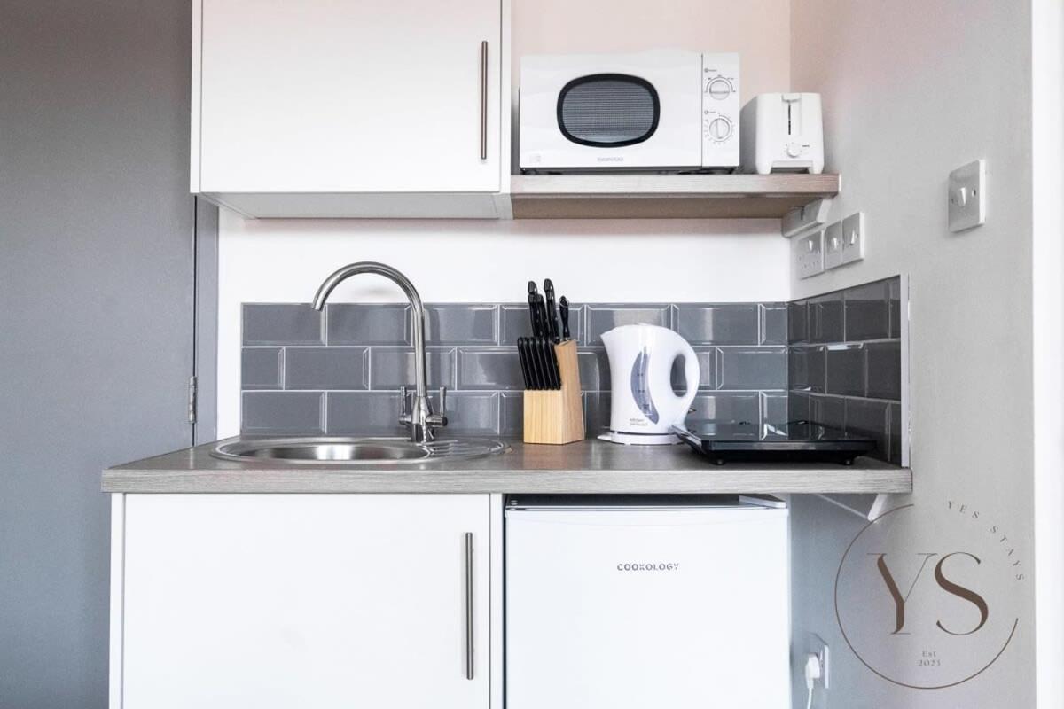 Sienna Longton Studio 2D - Wi-Fi, Alton Towers, Netflix Stoke-on-Trent Exterior foto